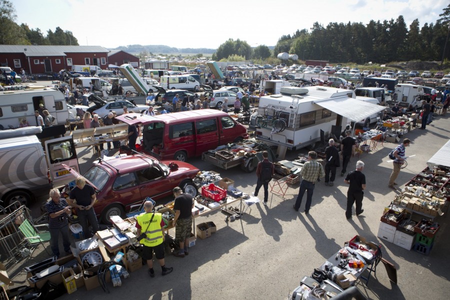 Litet och stort på samma gång. Utbudet av Saabdelar på vanliga bilmarknader är numera snudd på noll. Bra att Östgöta Saabklubb anordnar världens största Saabmarknad. Tack!