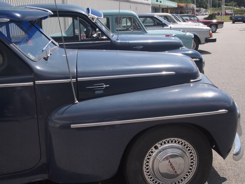 Mellan Jämshög och Olofström hittade Per oväntat ett museum och en rad klassiska Volvobilar som stod utanför.
