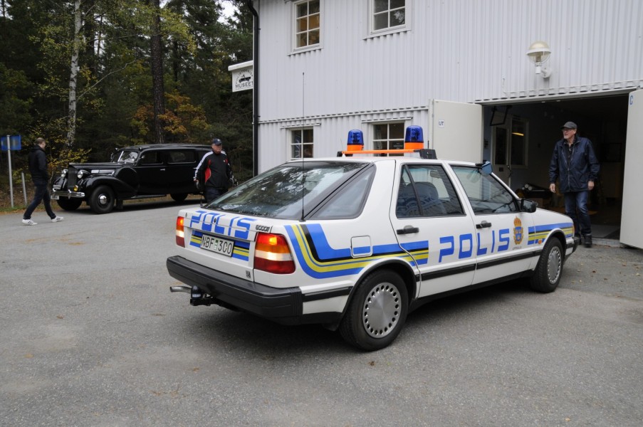 Här är polisen som mitt i flytten står!