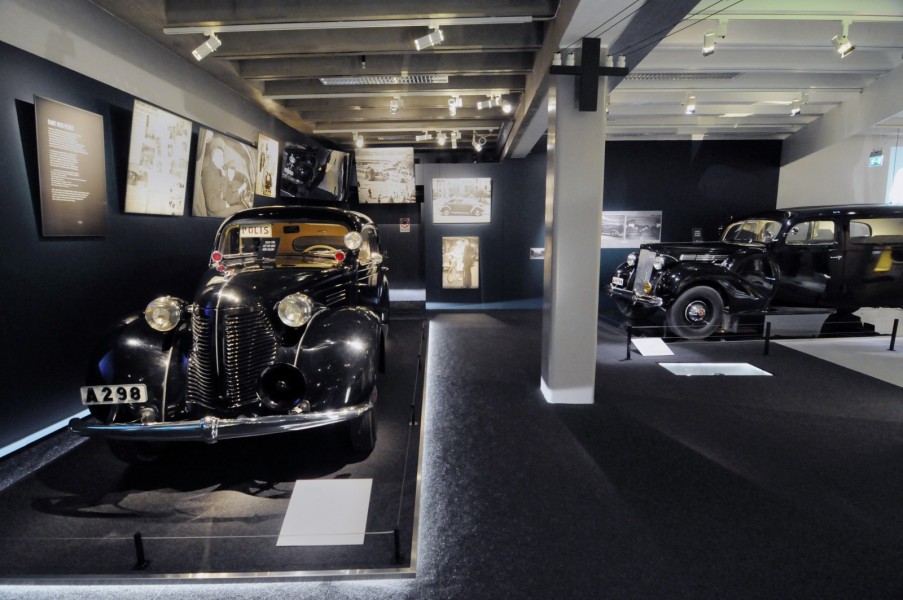 Polismuseets Volvo PV56 1939 och Packard 1701 A 1939 förlängd av Nordbergs karosserifabrik.