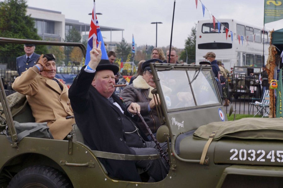 I en Jeep MB anlände två celebriteter – Sir Winston Churchill och i baksätet Field Marshal Montgomery – Monty, segraren vid El Alamein.