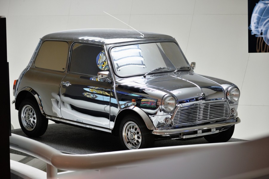 Fram till den 31 januari 2016 kan David Bowies Mini ses i den tillfälliga utställningen "The Mini Story" i BMW:s museum i München.