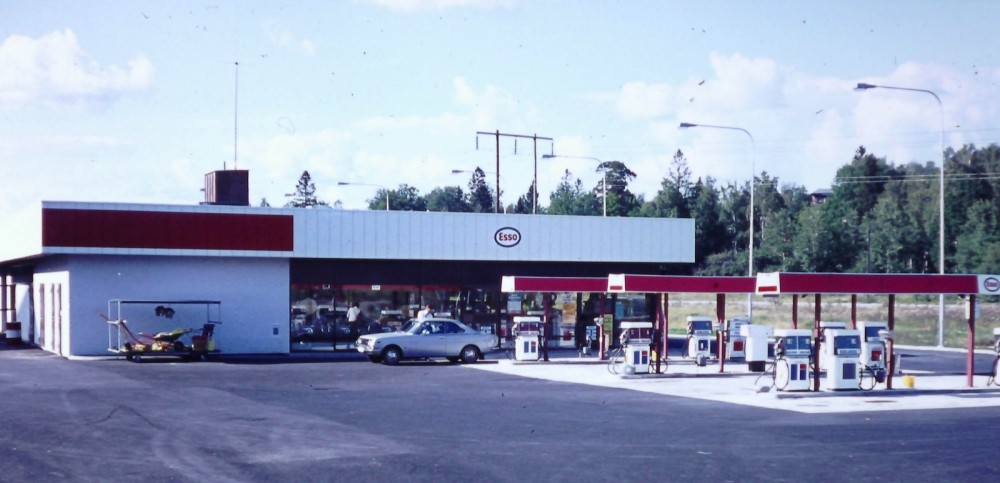 Esso med exotisk bil