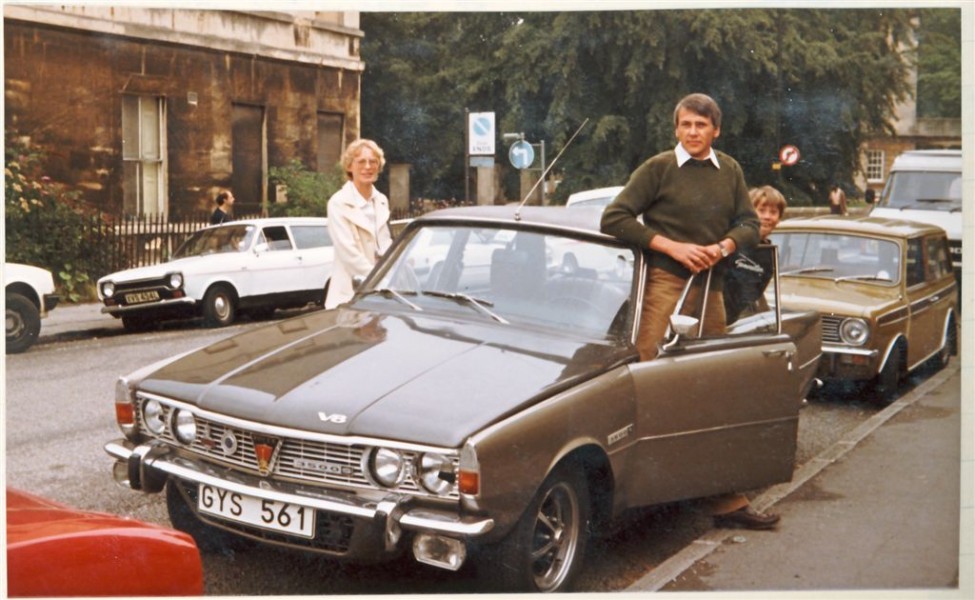 England 1982. Familjen Legelius är på semester med nyekiperade Rovern.