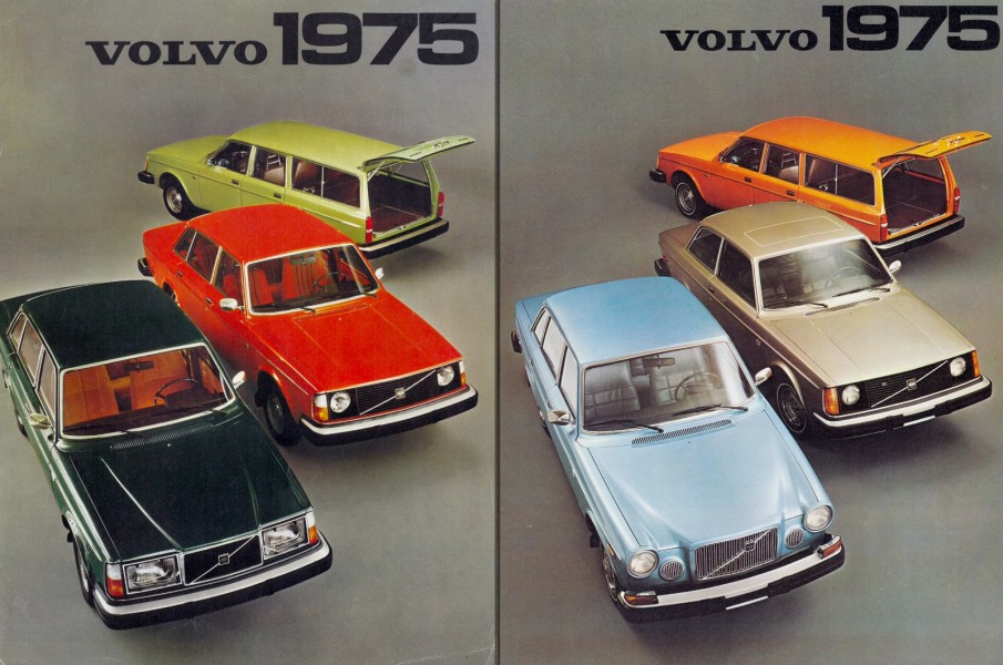 1975 års modellprogram. Den svenska broschyren är till vänster och den amerikanska till höger.