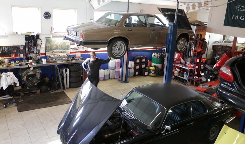 Tillbaka i verkstaden där den servats vid många tillfällen. Union Jack Motors i Täby.