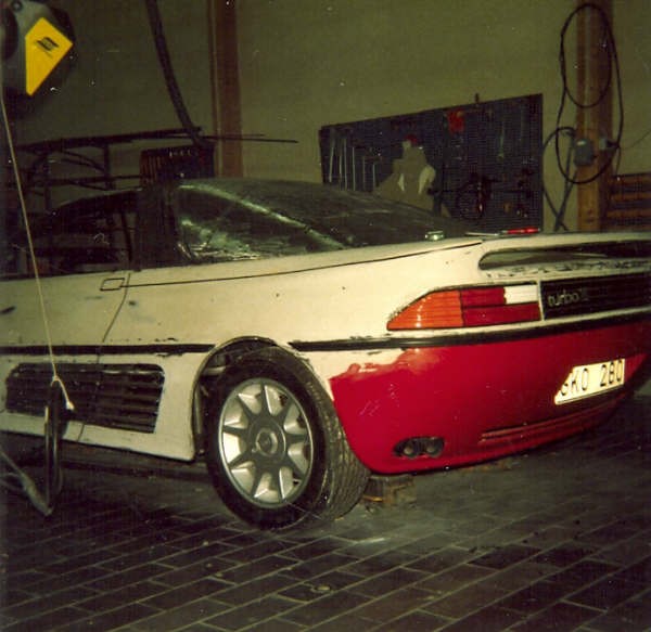 En bild från 1987. Uno 001 tar form.