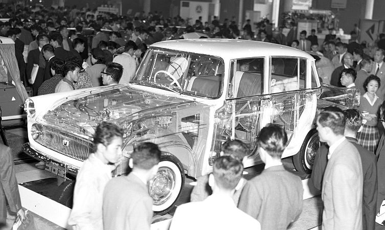 Toyota Corona genomskådad