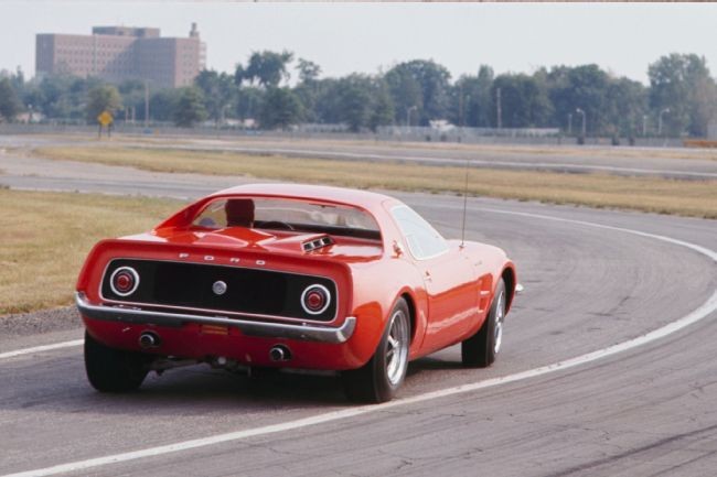 Mittmotormustangen