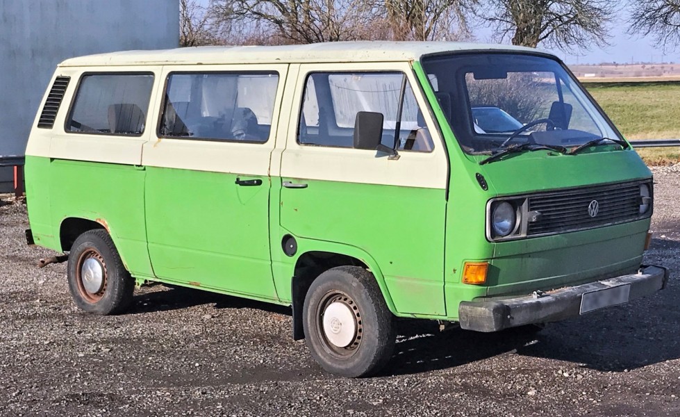 En tidig Volkswagen T3 med luftkylning är i toppskick värd mellan 120 000 och 150 000 kr. Renoveringsobjektet bedömdes vara avfall och fick inte exporteras.