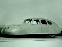 Spökplumpens bil? Nej det är bara en BMW 328 som fått strömlinjeform. Reinhard von Koenig-Faschenfeld var en adlig aerodynamiker och ingenjör som tillsammans med Wunibald Kamm (som i 'kammback') skapade en del experimentbilar i aerodynamikens namn 1938.