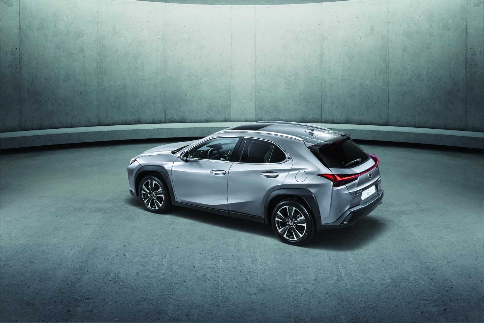 Lexus visar nya crossovern UX