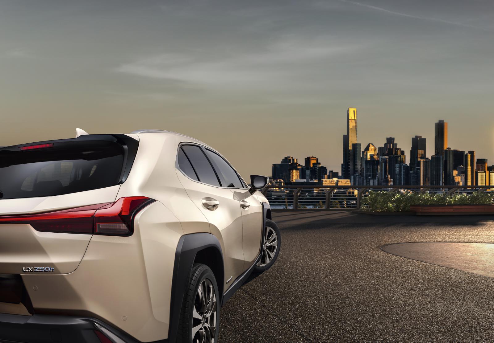 Lexus visar nya crossovern UX