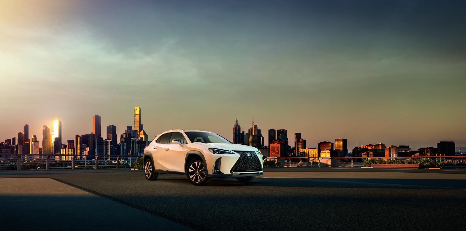Lexus visar nya crossovern UX