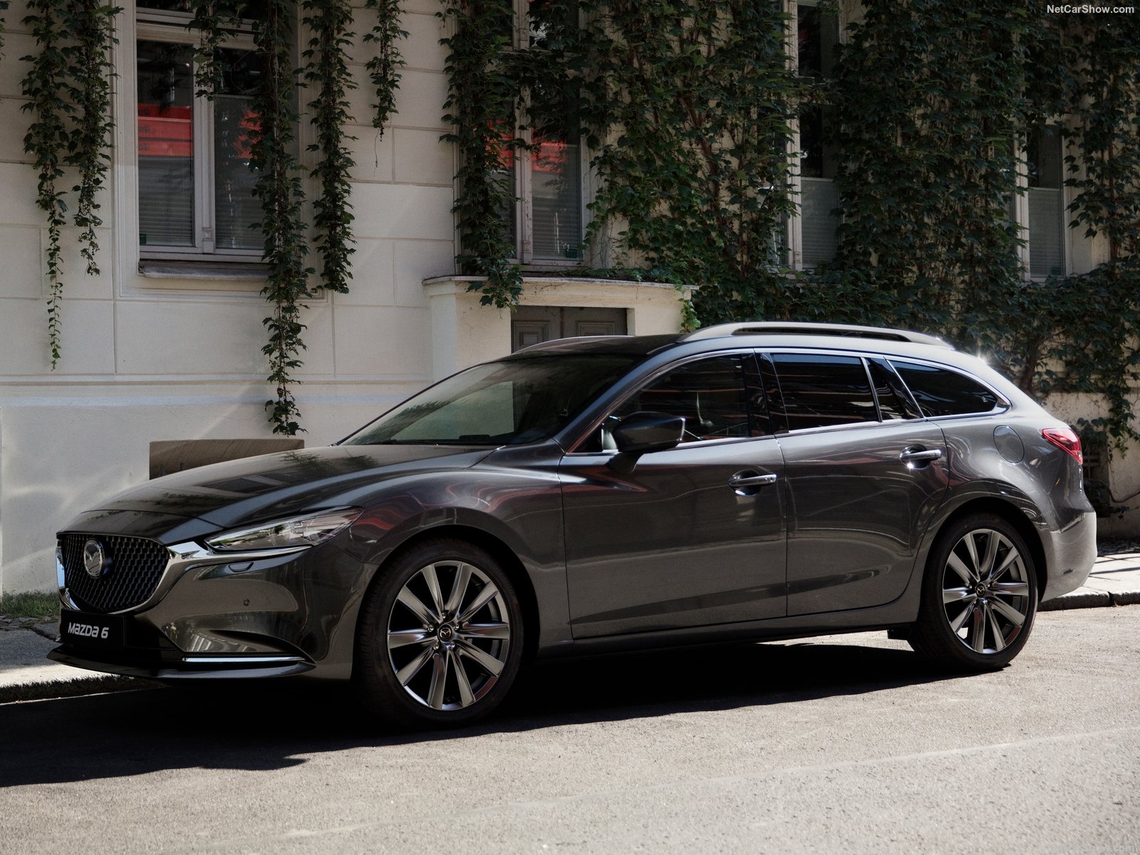 Nya former för Mazda6-kombin