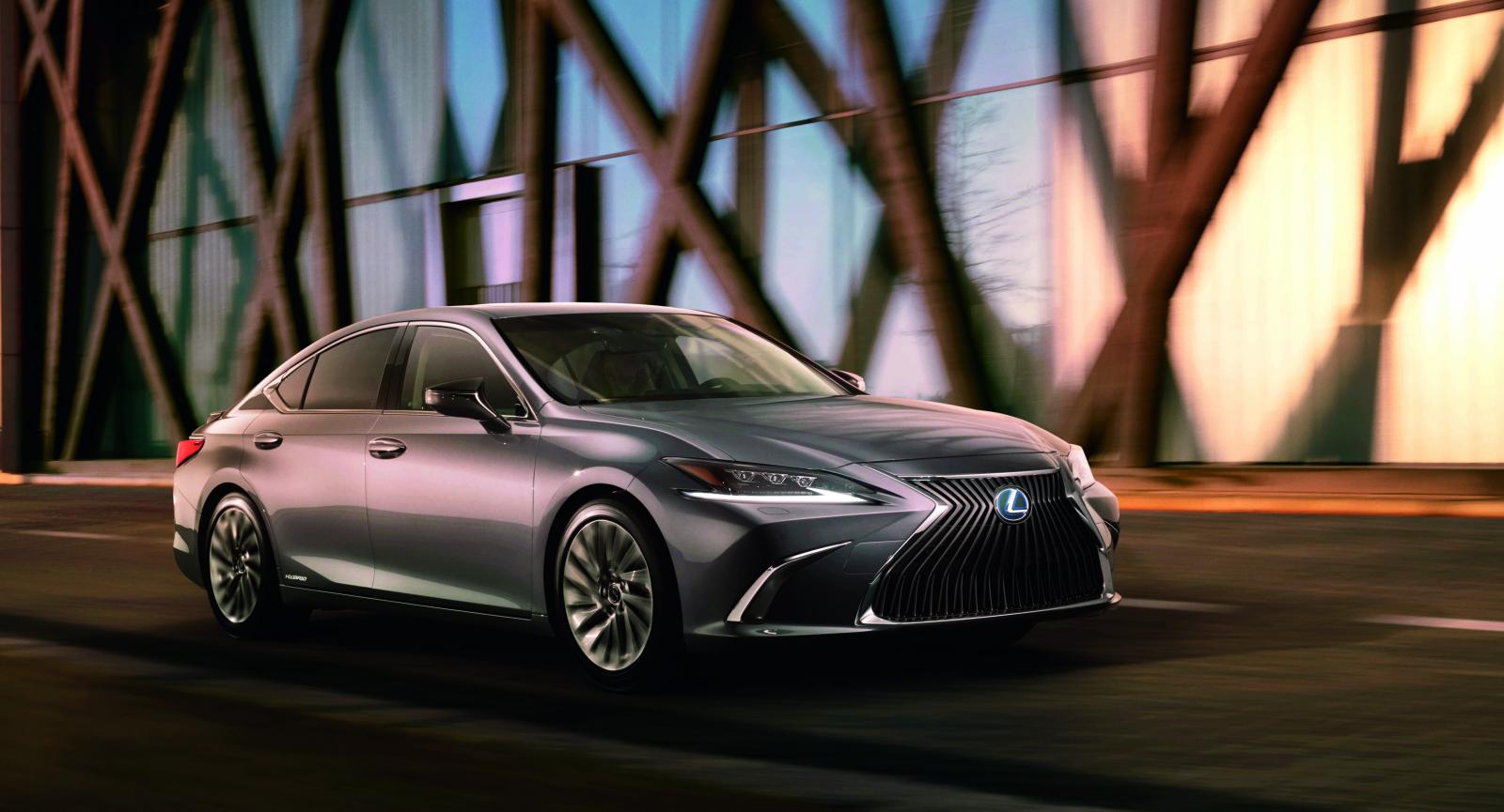 Första bilden på nya Lexus ES