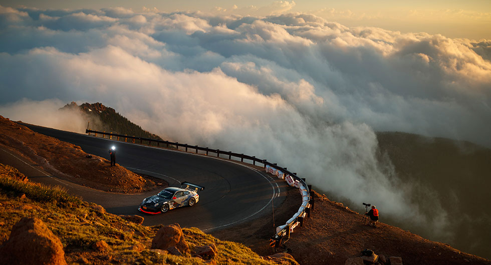 Volkswagens eldrivna racerbil tar sig an Pikes Peak