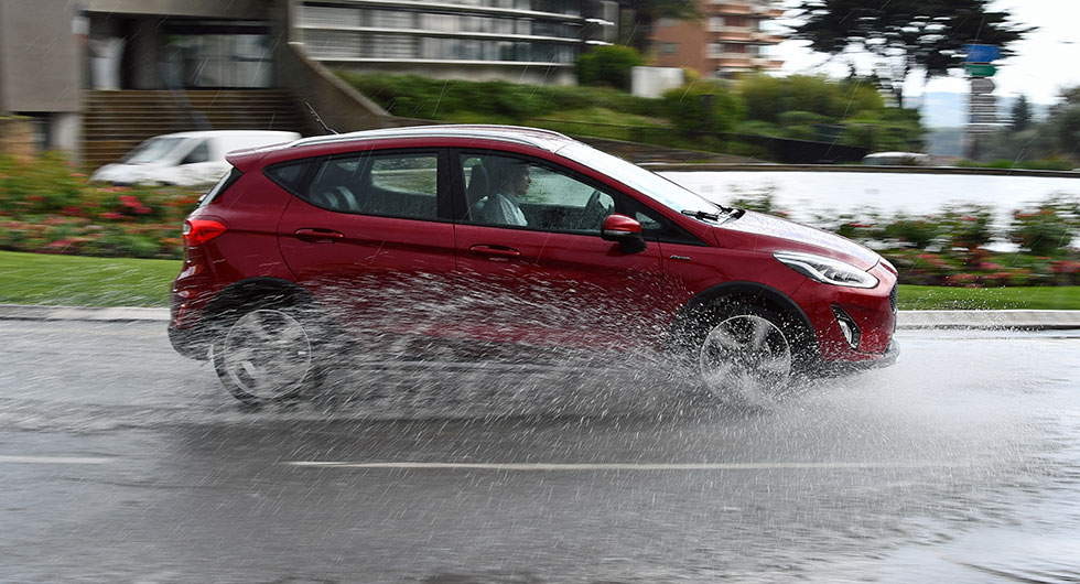 Ford Fiesta Active med terrängattribut.