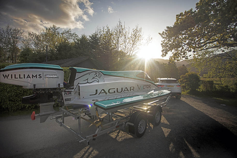 Jaguar sätter hastighetsrekord – till sjöss
