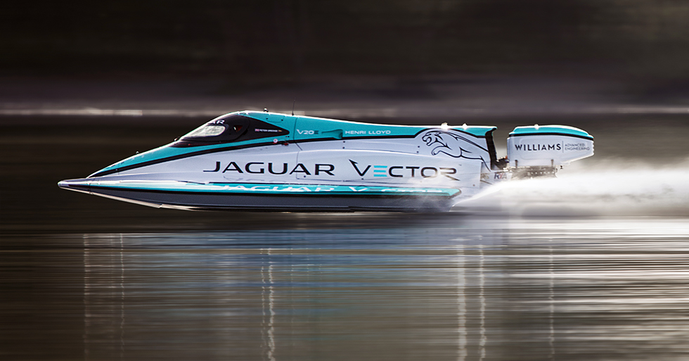 Jaguar sätter hastighetsrekord – till sjöss