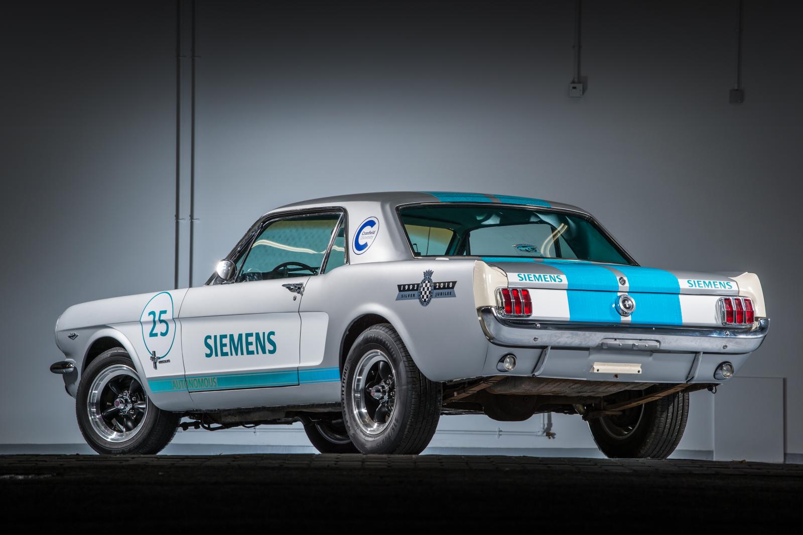 Självkörande Mustang ger sig på hillclimb