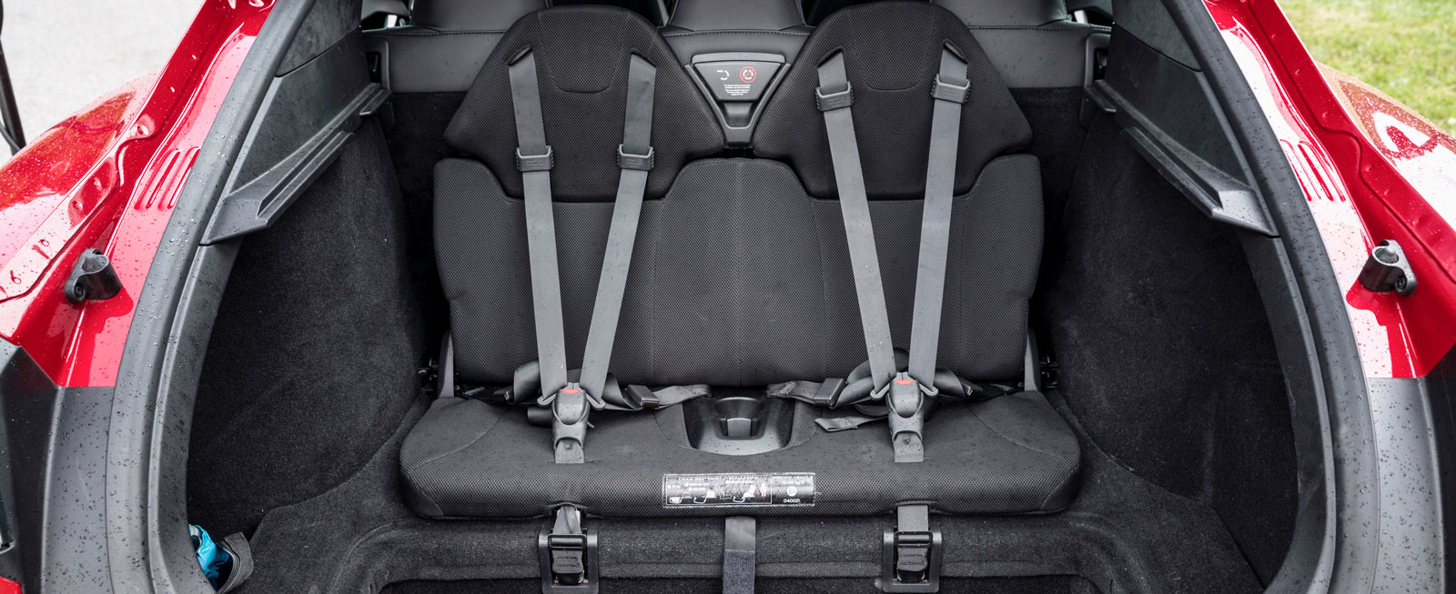 Tesla erbjuder extrasäten för barn (15–36 kg) i bagageutrymmet.