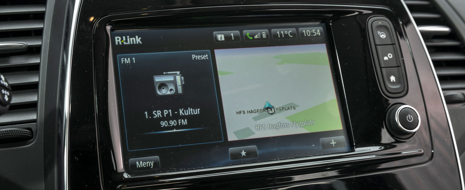 Renaults R-Link är tillval. Som helhet håller systemet i stort sett samma klass som Opels, men är krångligare att använda. Minus för att bara Android-telefoner kan speglas.