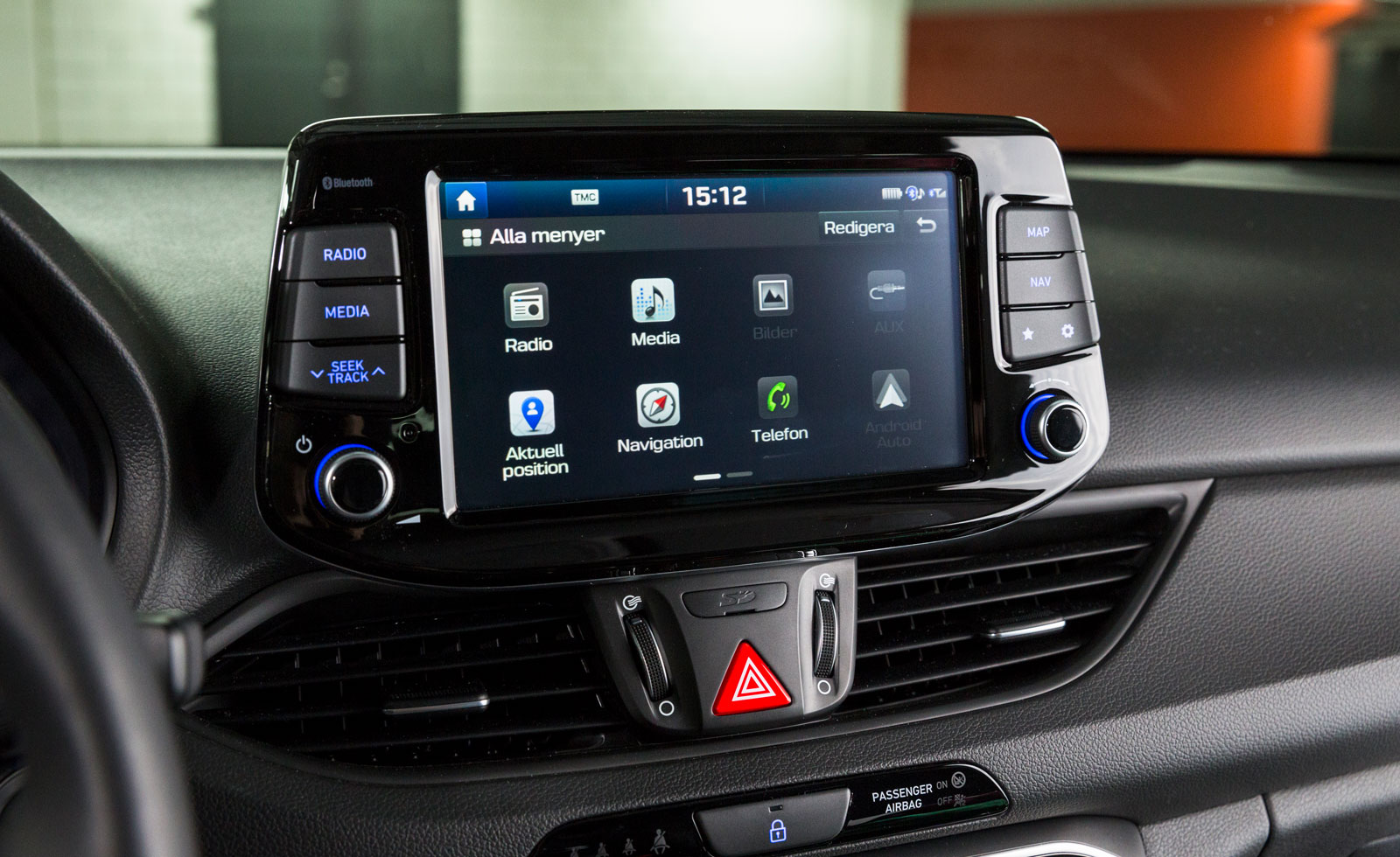 Hyundai har testets mest intuitiva och lättskötta infotainmentsystem. Navigation är standard och snabbknappar finns till flera av de vitala funktionerna.