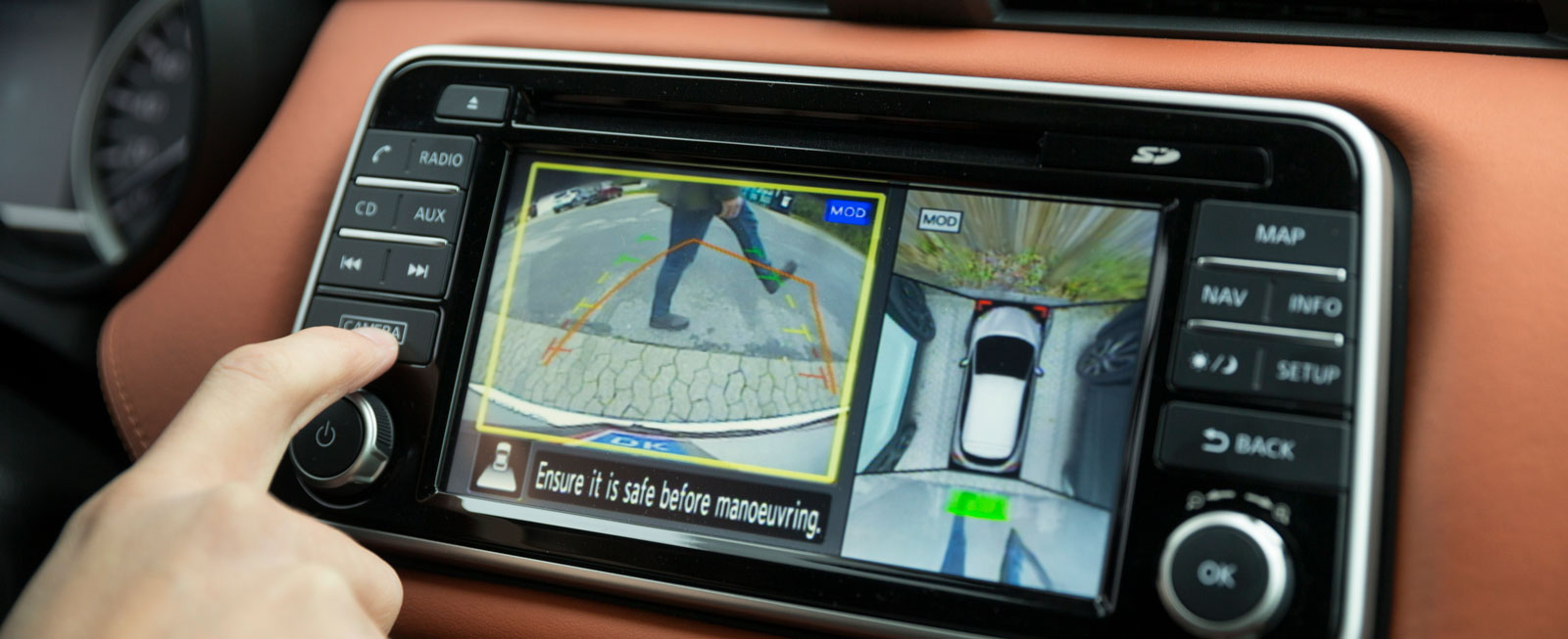 Från nivå Acenta ingår en sju tum stor pekskärm. Navigation ingår toppnivån Tekna. Väljer man 360-graderskamera ingår även dödavinkelvarnare.