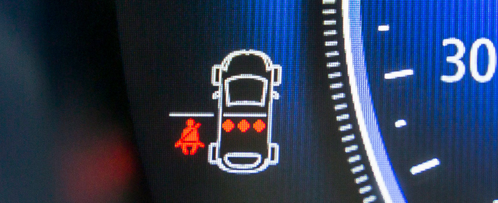 I Renault visas bältespåminnarna i en liten stiliserad bil.