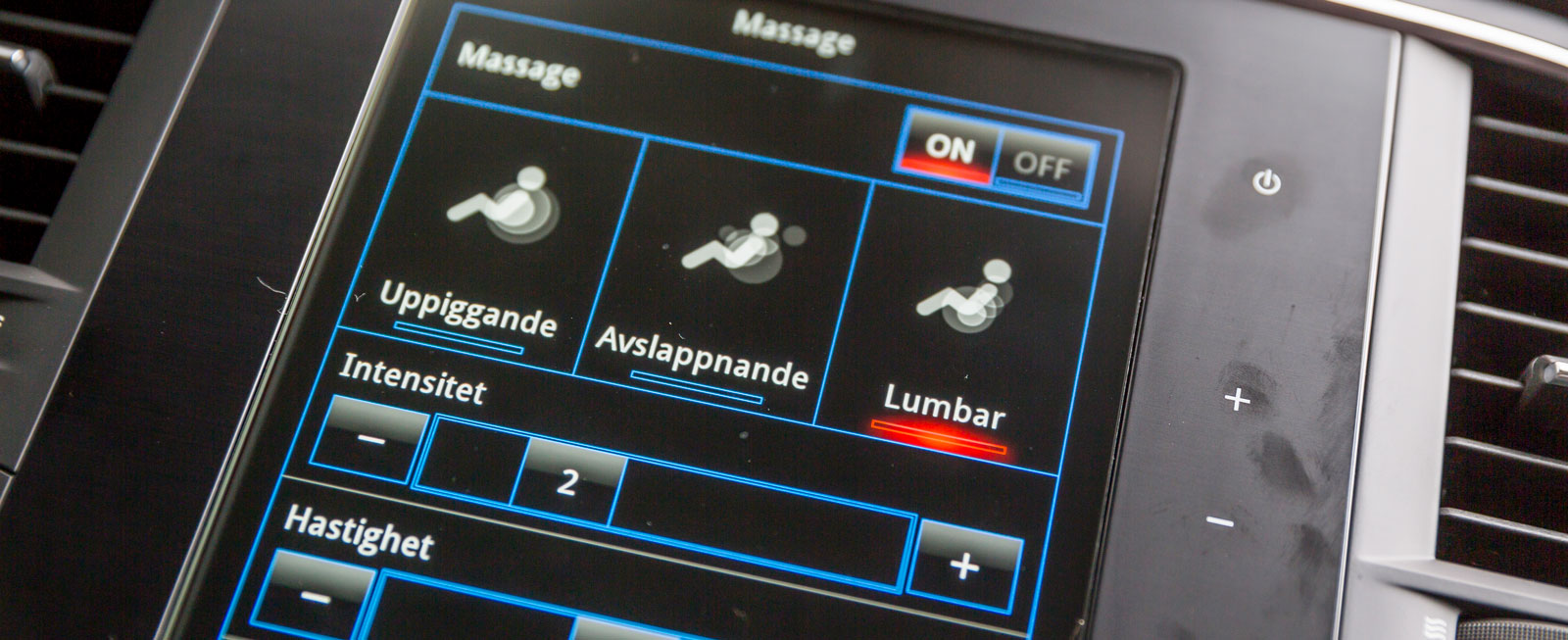Ljudanläggningen styrs med ett, för Renault-förare, välbekant reglage till höger på rattstången.