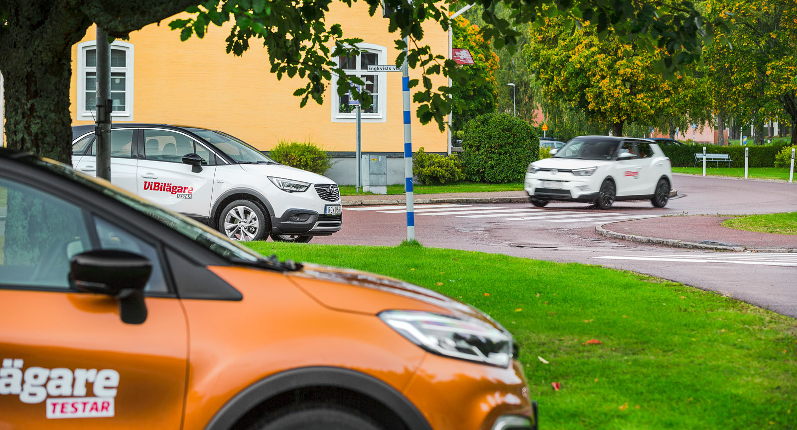 Två vita och en brun. SsangYong, Opel och Renault samlade för att göra upp om vilken som är den bästa kompakta crossovern.