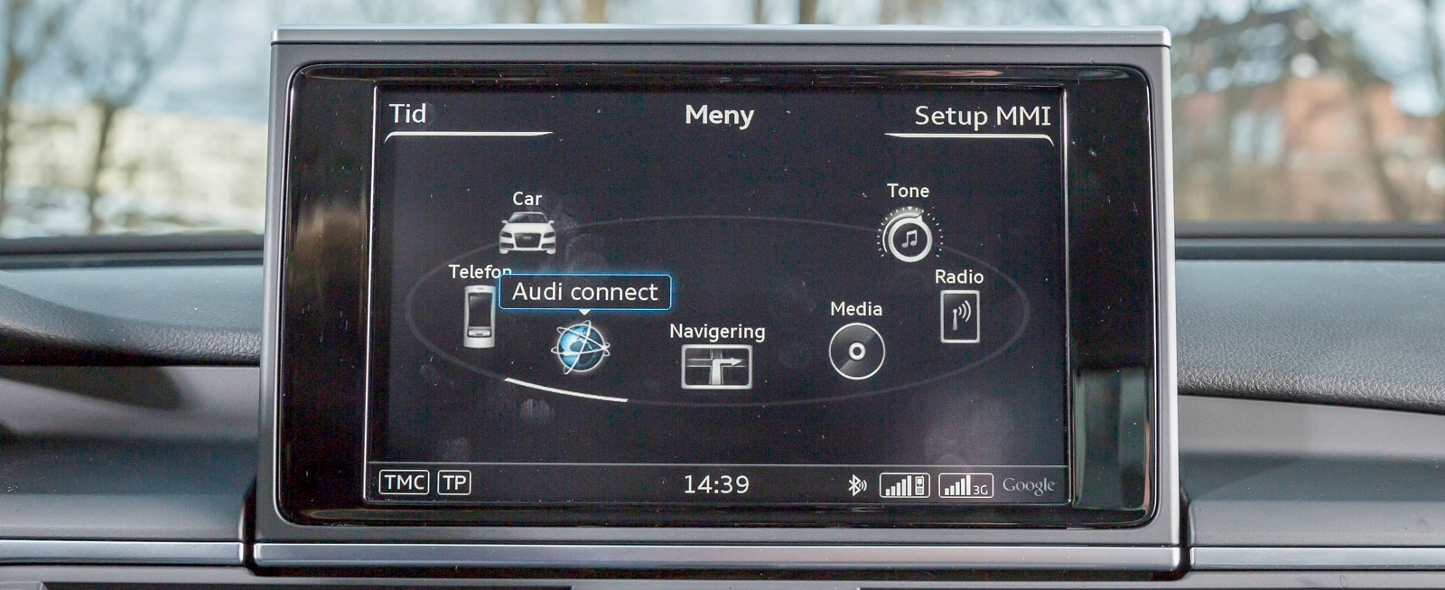 Audis dyraste MMI-system saknar en del av de finesser som finns hos testkonkurrenterna. Men det är lätt att hantera och många av funktionerna kan styras från ratten.