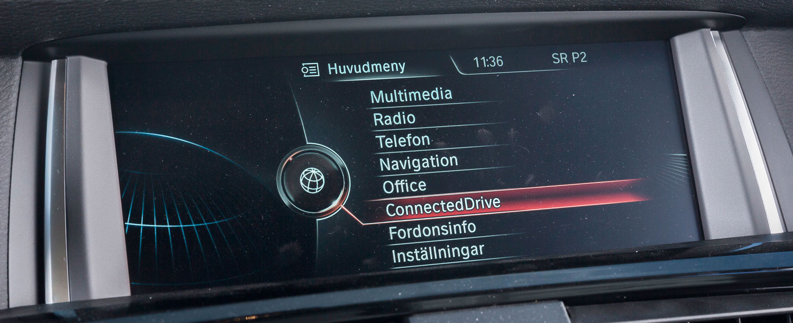 BMW:s inbyggda skärm skvallrar om att X3 har några år på nacken. Funktionerna och skötseln är ungefär de samma och lika bra som på senare varianter.