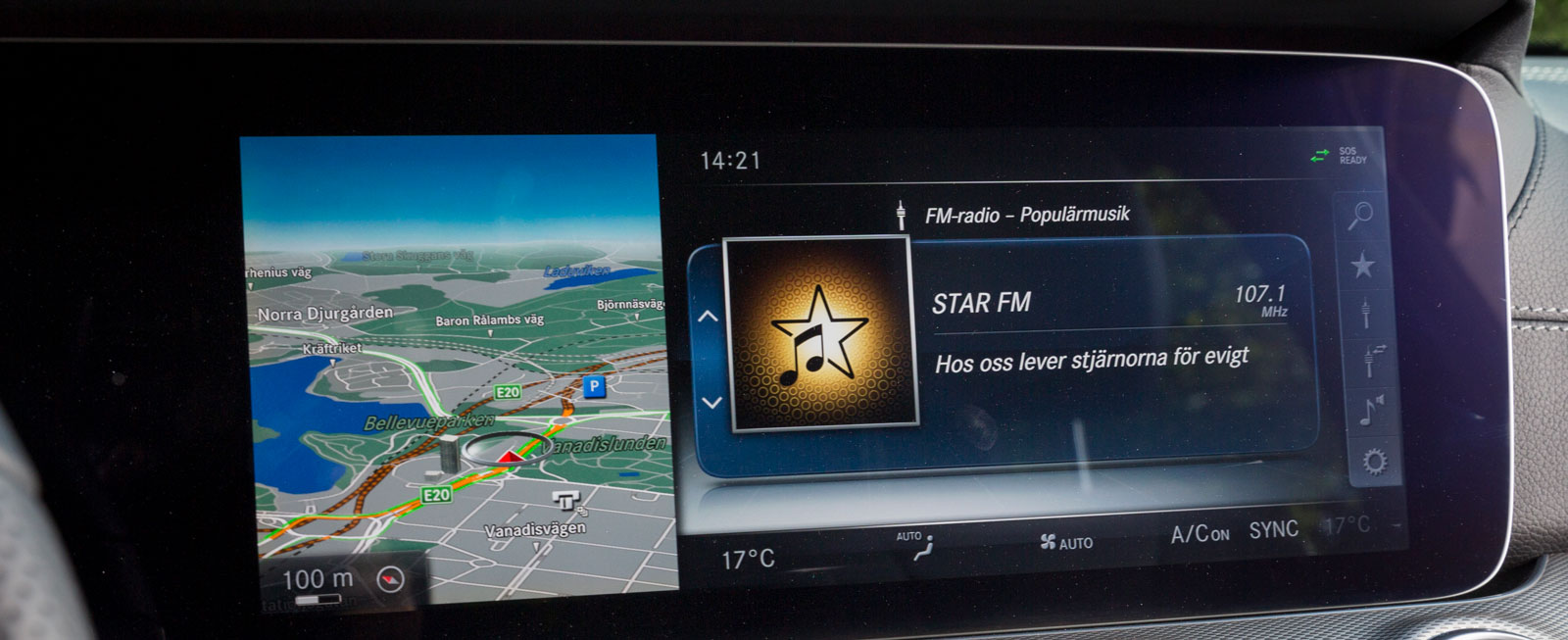 Mercedes har testets bästa mediesystem. Det är både innehållsrikt och lekande lätt att sköta, antingen via mittkonsolens reglage eller via rattens touch-knappar.