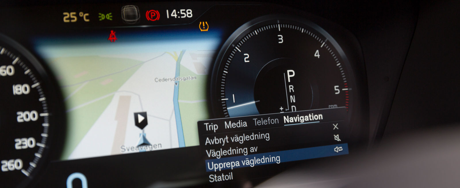 Även i Volvo kan navigatorns karta visas rakt framför föraren.