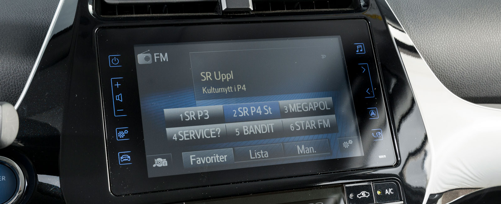 Till Prius har Toyota gett sitt Touch 2 Go en översyn, men grafiken är grynig och skärmen reagerar irriterande långsamt ibland.