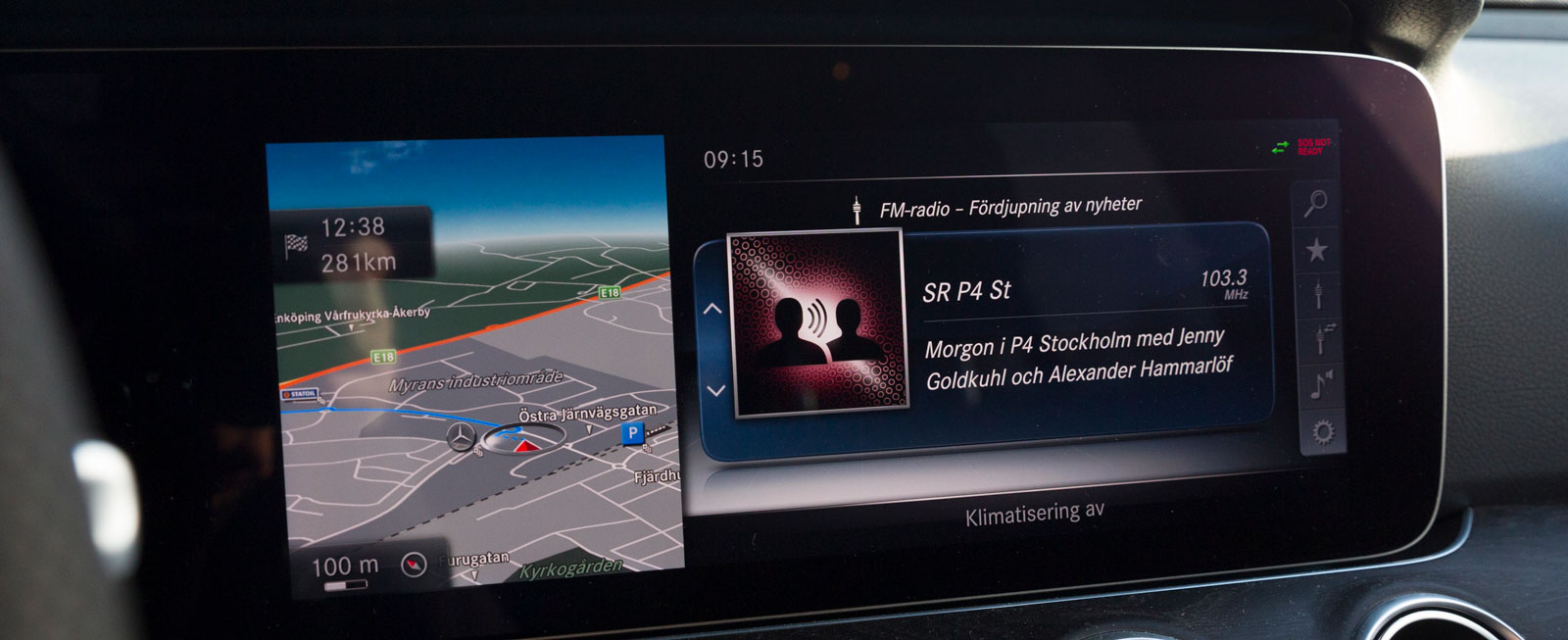 Testbilen var extrautrustad med Widescreen Cockpit, pekplatta, vindrutedisplay och Command online navigation. Det ger många möjligheter att få information.