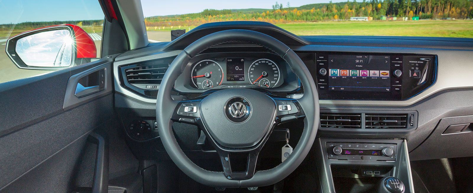 Förarmiljö typ VW. Här känner man igen sig, trots att det mesta är nytt. Förarstolen är bäst i test och samma sak gäller körsmidighet och mediesystem.