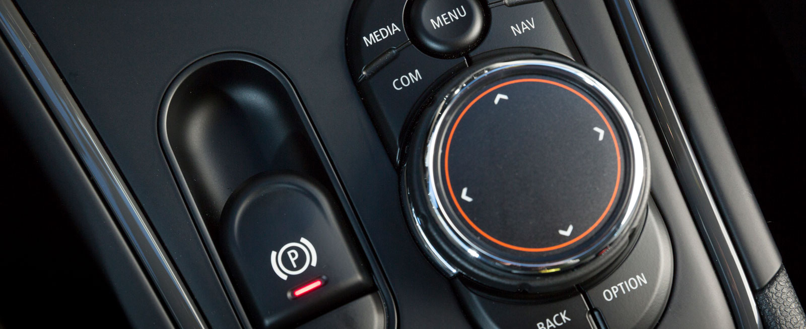 I grunden är detta förstås iDrive-funktioner som i vilken BMW som helst men även här har Minis designers fått leka.