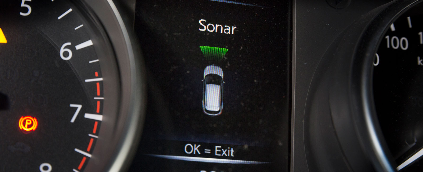 Trots åldern har Qashqai alla moderna assistanssystem som tänkas kan. 360-gradig parkeringskamera kompletteras med en p-varnare som ger ubåtsvibbar.