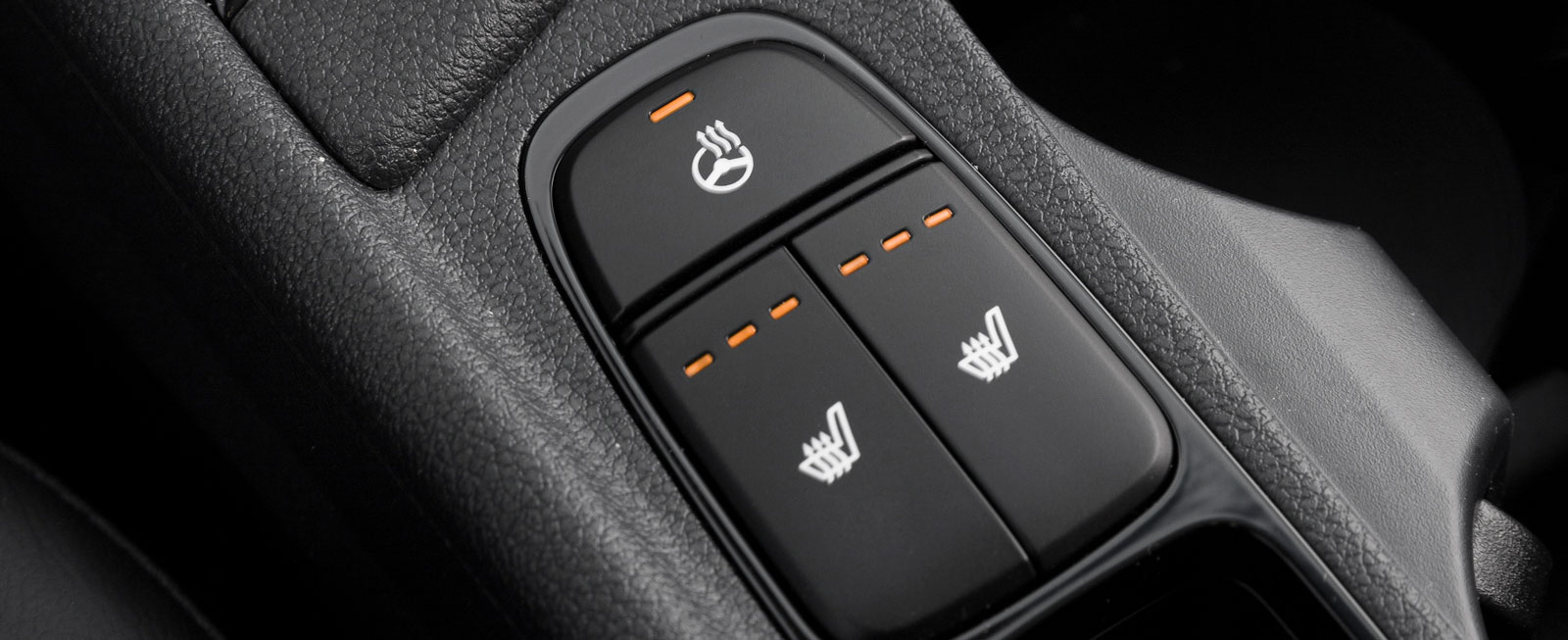 Kia har inte gömt självklara funktioner bakom någon skärm – tack för dessa rejäla knappar!