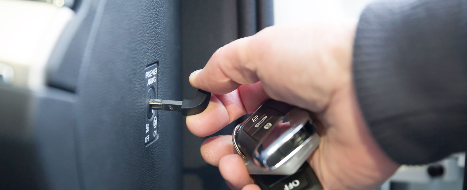 I Volkswagen kopplas passagerarkrockkudden ur med nyckel.