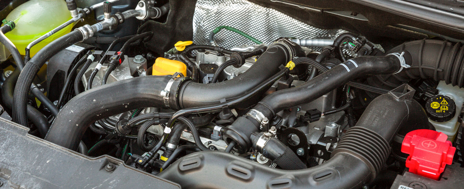 Karaktären i Renaults trecylindriga motor är snarlik den i C3, med undantag för att turboladdning dels ger bättre drag, dels något bättre ljuddämpning vid fullgas. En kul maskin, men med testets största törst.