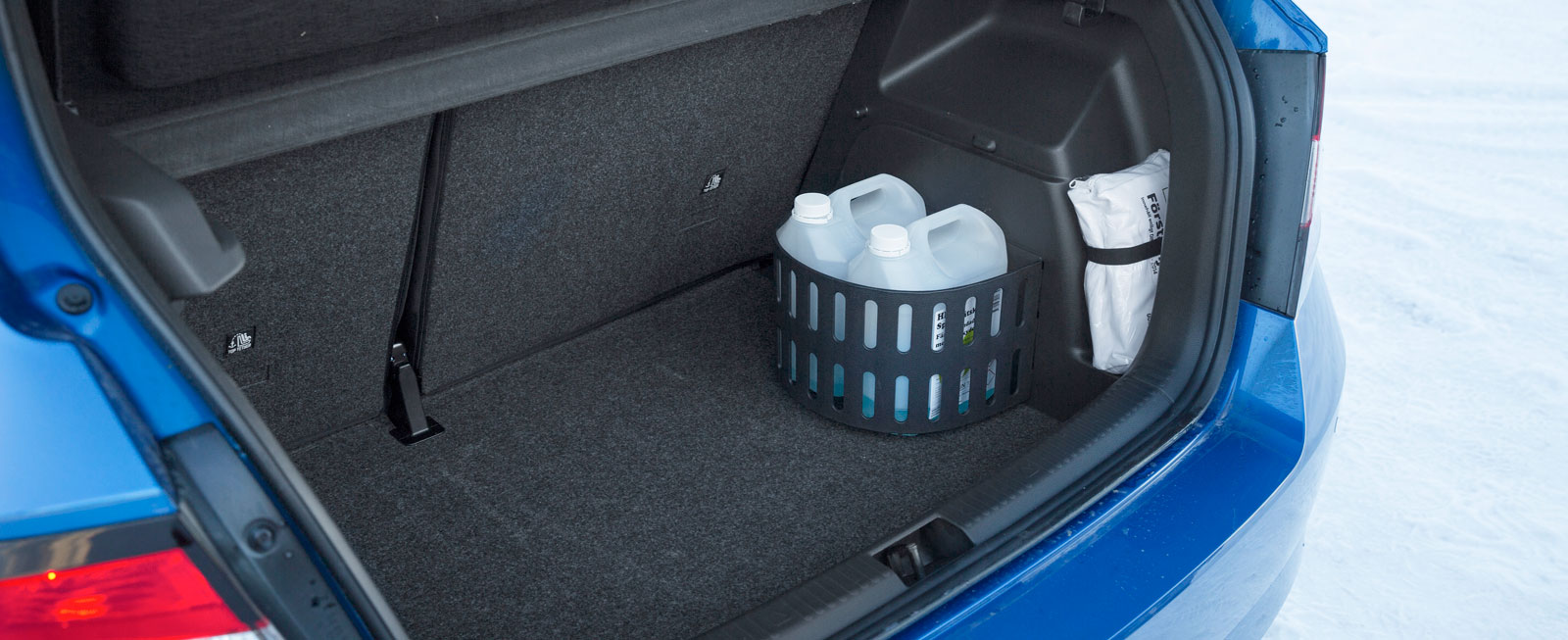 Skoda har det mest användbara och praktiska bagageutrymmet. Lasten kan enkelt avdelas och hållas på plats med ett finurlig och flyttbart plastgaller.