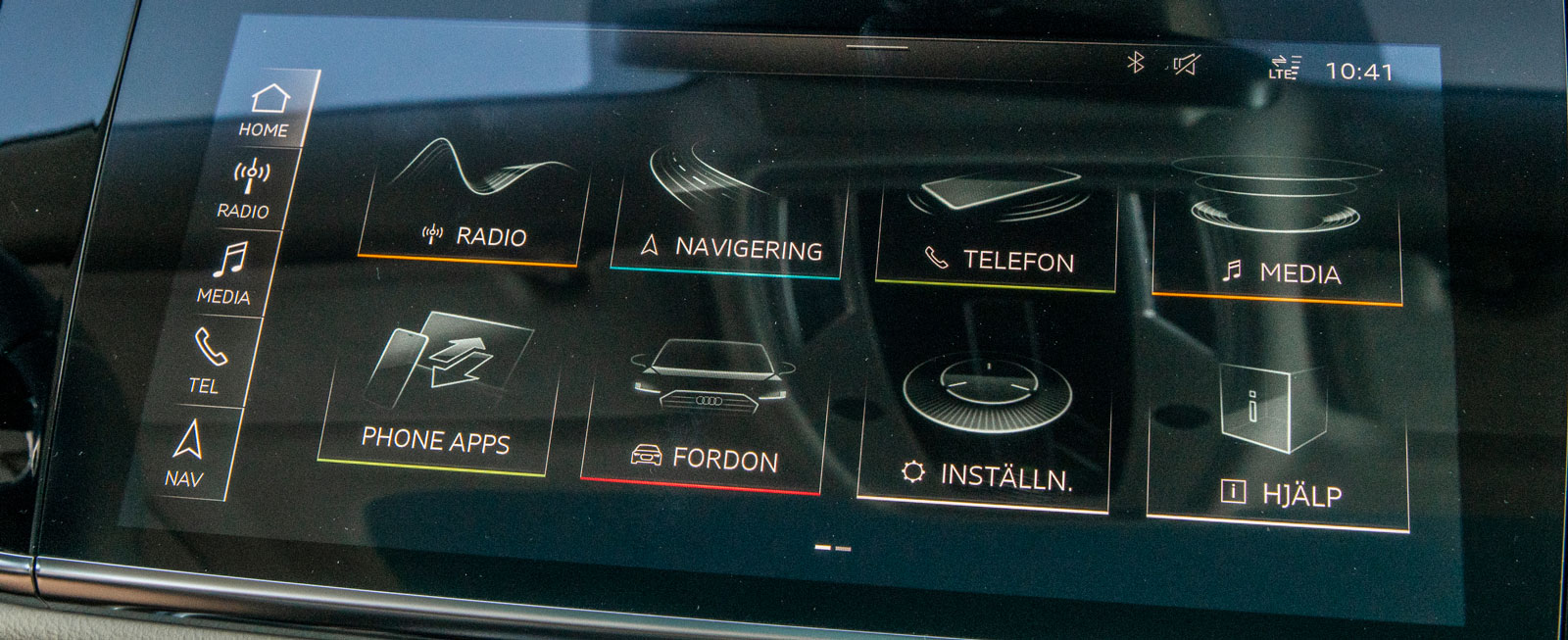 Audis nya avancerade mediesystem styrs via en lättanvänd och intuitiv pekskärm, den bästa vi provat hittills. Även röststyrningen, håller hög klass, det går att ”prata” naturligt med bilen.