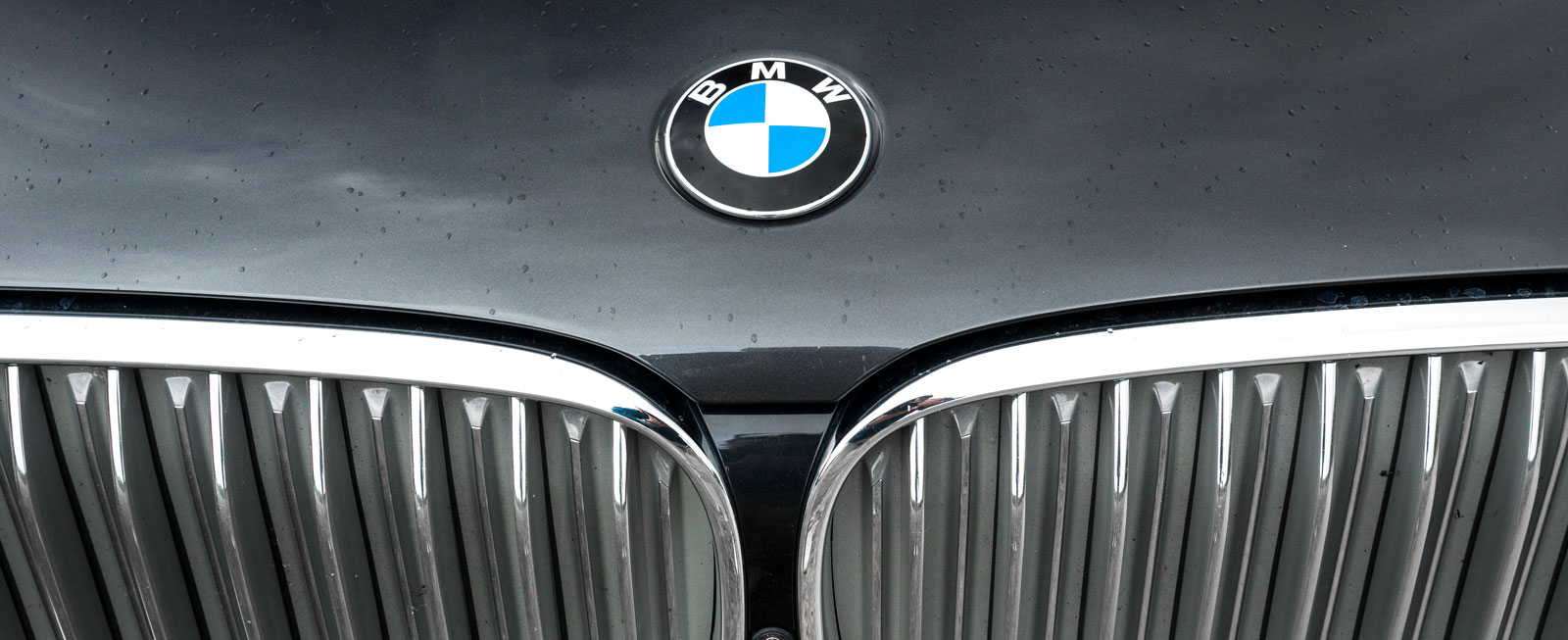 Kylargardinen är tillbaka. BMW:s grill öppnas eller stängs beroende på motorns ansträngning.