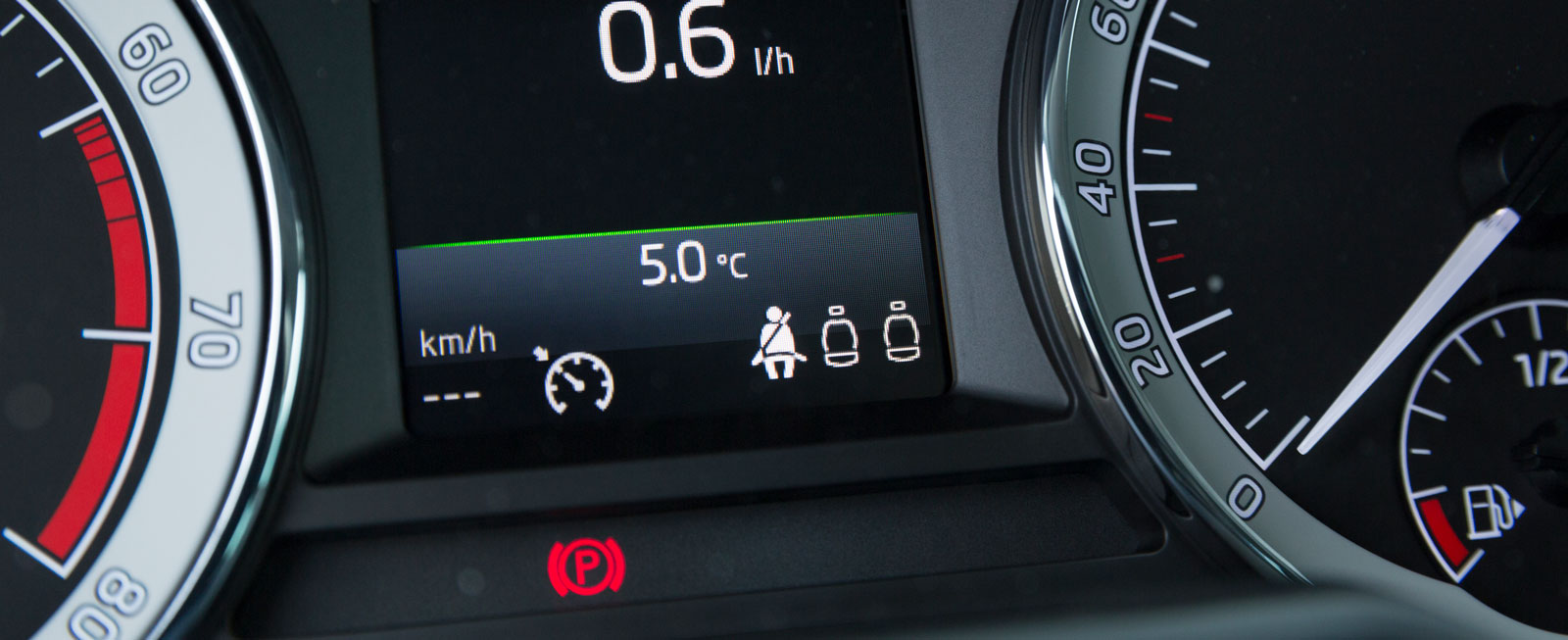 I skoda däremot är det små fjuttar som upplyser om situationen.