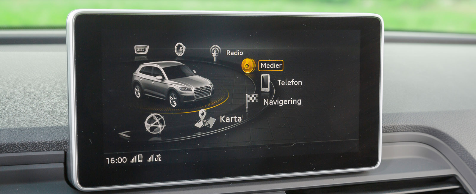 Audis multimediasystem rymmer mängder av funktioner. Krispig grafik och enkelt handhavande, både från vred/fingerplatta och knappar på ratten.