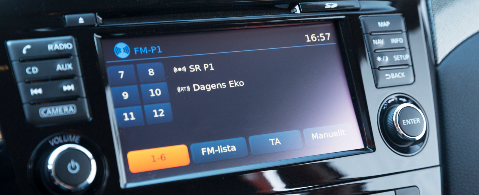 Nissan Connect med navigation ingår i X-Trail Tekna med uppkoppling av smartphones. Ger också tillgång till Around View Monitor, en virtuell 360-gradersvy.